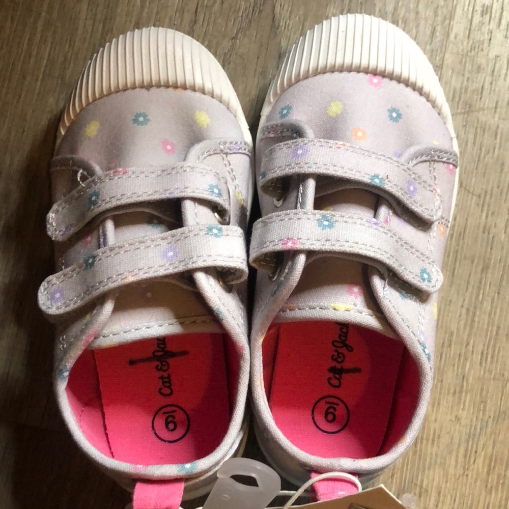 Cat & Jack Velcro Sneakers 9 toddler size nwt